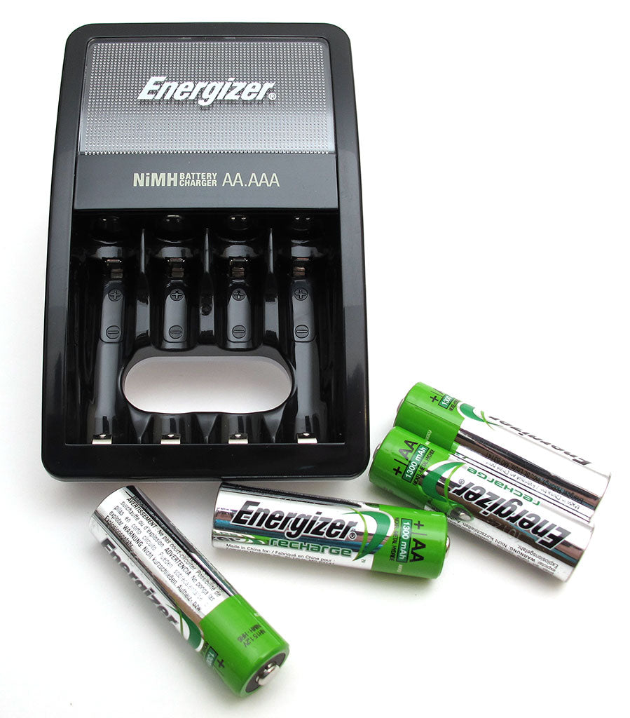 Energizer Max NiMH Charger with 4 AA 2300 mAh Rechargable Energizer Batteries