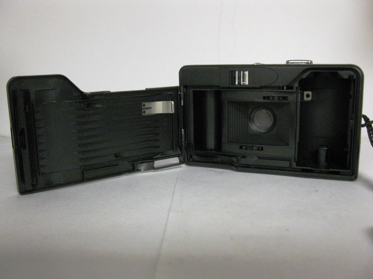 Vivitar 35mm Film Camera —Wide & Slim— with 22mm Wide Angle Lens